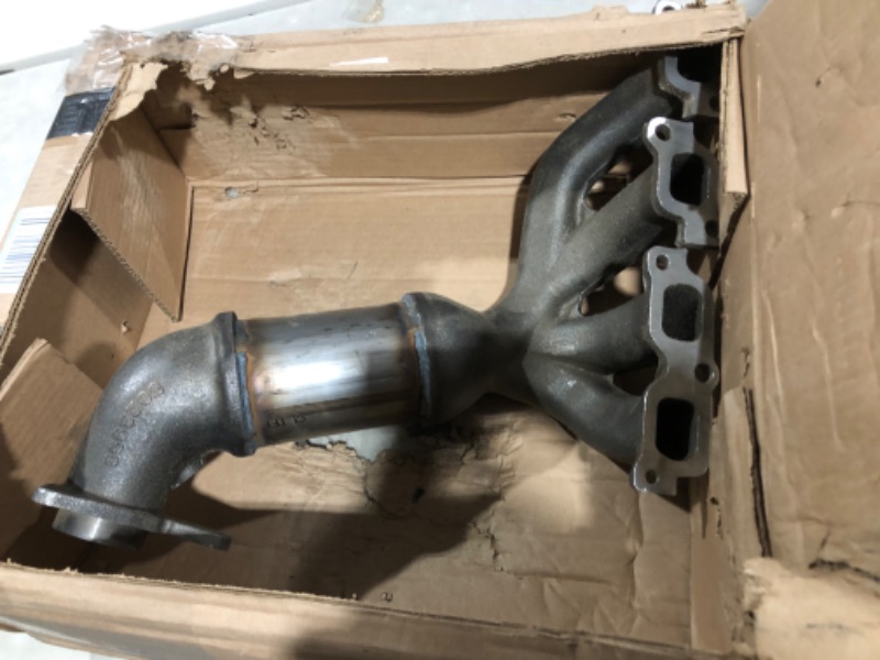 Photo 2 of *SEE NOTES* Dorman 674-999 Front Catalytic Converter with Integrated Exhaust Manifold Compatible with Select Chevrolet/GMC Models (Non-CARB Compliant)