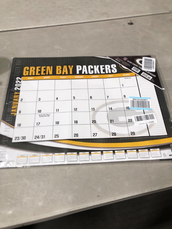 Photo 2 of TURNER SPORTS Green Bay Packers 2022 22X17 Desk Calendar