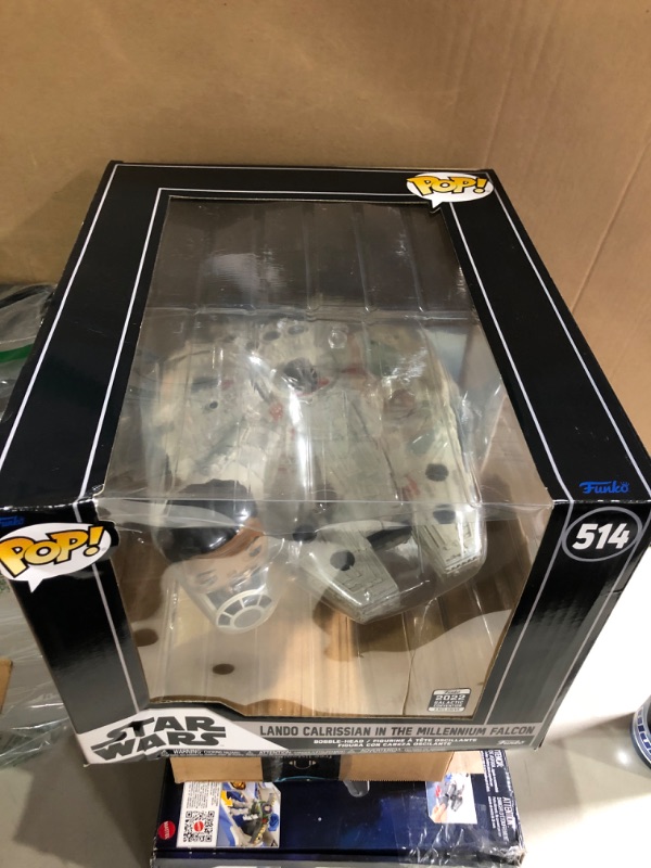 Photo 4 of Funko Pop! Ride Super Deluxe: Star Wars - Lando Calrissian in The Millenium Falcon (Shared Galactic Convention, Amazon Exclusive), Multicolor