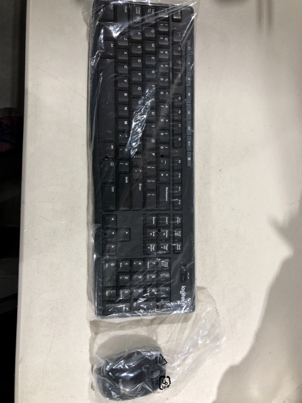 Photo 2 of Logitech Mk270 Wireless Keyboard and Mouse Combo