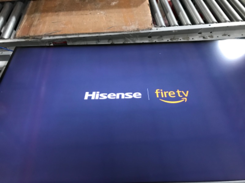 Photo 4 of Hisense 50-inch ULED U6 Series Quantum Dot QLED 4K UHD Smart Fire TV (50U6HF, 2022 Model)