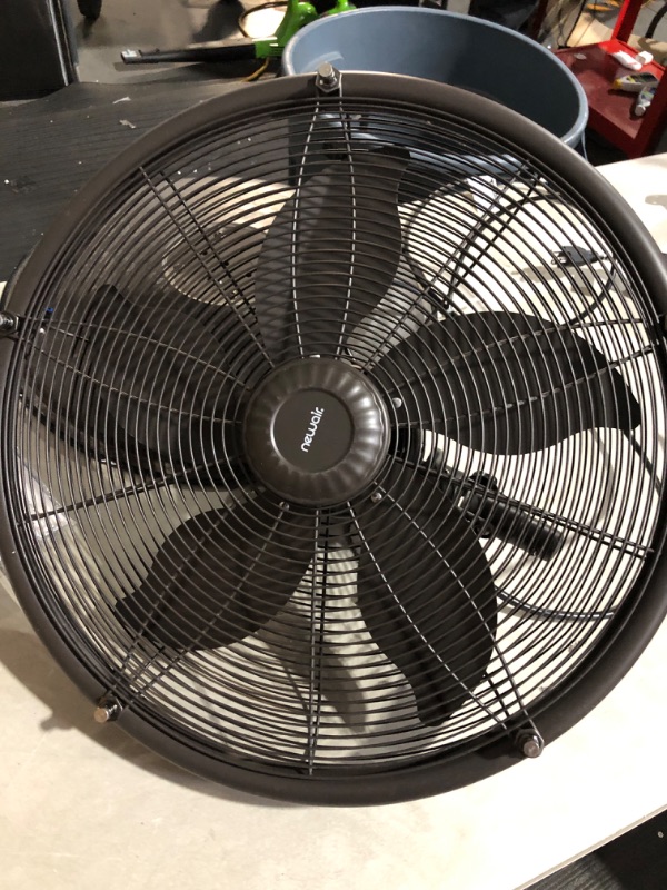 Photo 3 of (USED/MINOR DAMAGE) NewAir, AF-600, Outdoor Misting Oscillating Pedestal Fan with Five Gentle Mist Nozzles, 