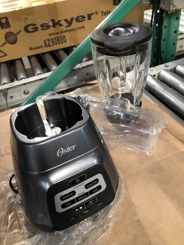 Photo 5 of * Seal is broken * item turns on *
Oster 2113744 48oz. 3-Speed Gray Countertop Master Series Blender with Blend-N-Go Cup 24 OZ
