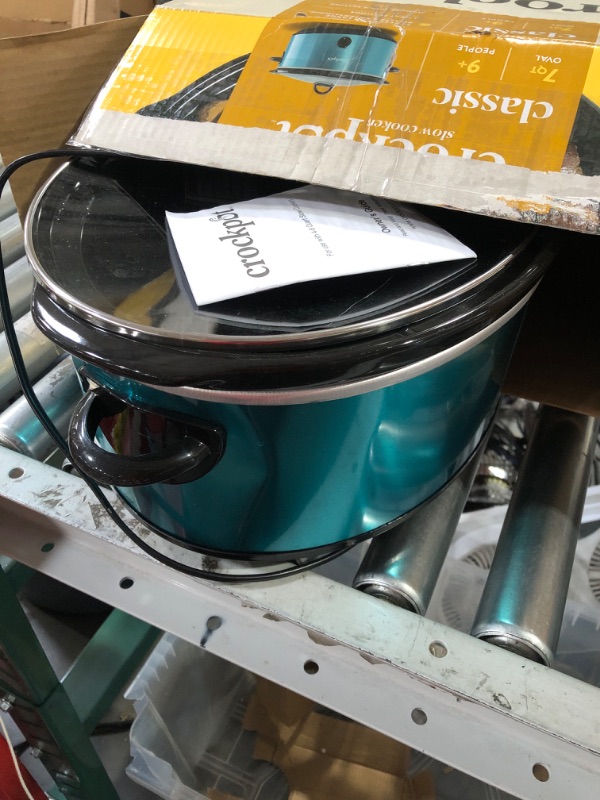 Photo 3 of * USED * 
Crockpot SCV700-KT Deisgn to Shine 7QT Slow Cooker, Turquoise Turquoise Cooker