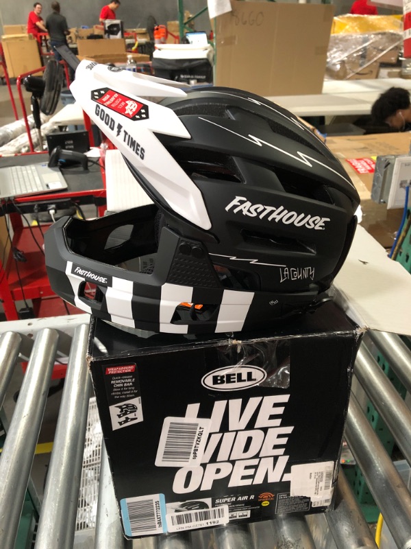 Photo 5 of * ADULT SMALL * 52-56 cm *
BELL Super Air Mountain Bike Helmet Fasthouse Matte Black/White (2023)