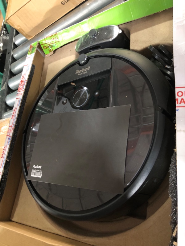 Photo 2 of **(PARTS ONLY)** iRobot Roomba i7 (7150) Robot Vacuum-