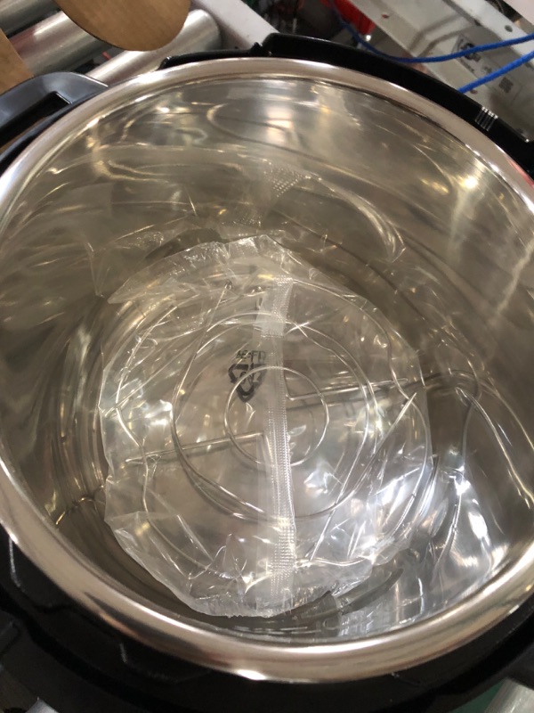 Photo 1 of **LIKE NEW** Instant Pot Duo V6 7-in-1 Electric Multi-Cooker,  6QT Duo V6