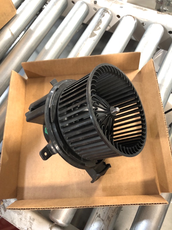 Photo 1 of GM Genuine Parts 15-81786 Heating and Air Conditioning Blower Motor with Wheel