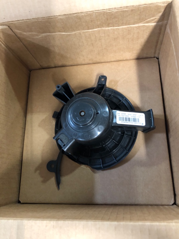 Photo 1 of GM Genuine Parts 15-81786 Heating and Air Conditioning Blower Motor with Wheel
