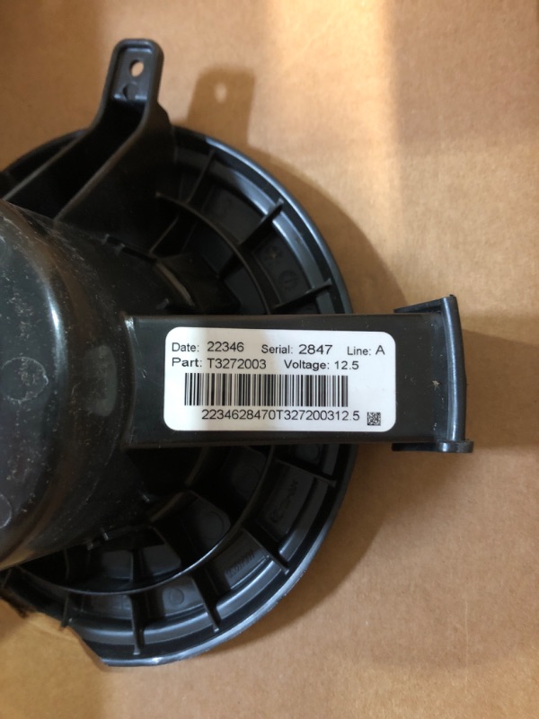Photo 1 of GM Genuine Parts 15-81786 Heating and Air Conditioning Blower Motor with Wheel