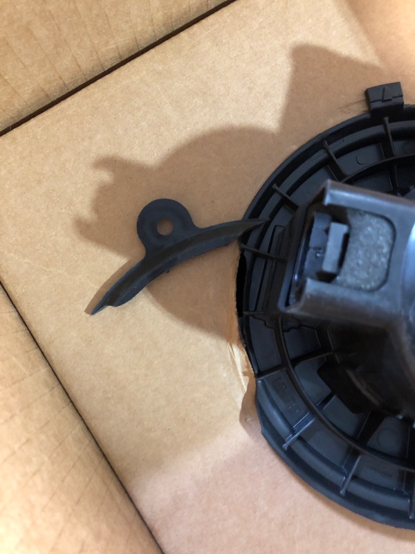 Photo 1 of GM Genuine Parts 15-81786 Heating and Air Conditioning Blower Motor with Wheel