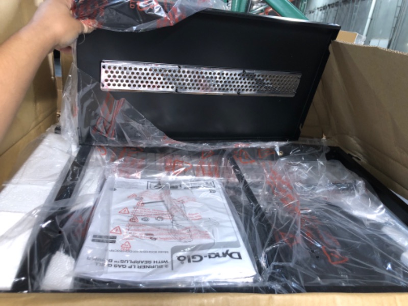 Photo 1 of **PARTS ONLY** Dyna-Glo 3-Burner Propane Gas Grill in Matte Black with TriVantage Multi-Functional Cooking System