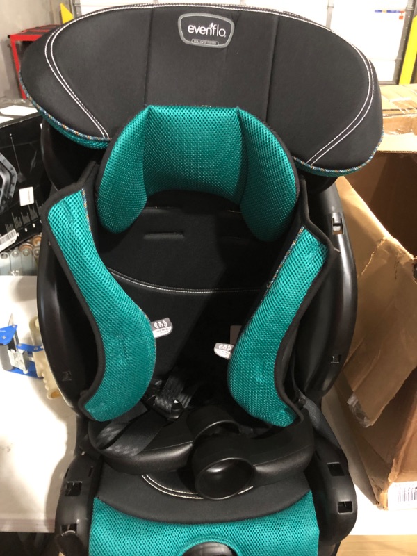 Photo 3 of *MINOR DENT TO FRONT OF CAR SEAT*
Evenflo Chase Harnessed Booster, Jubilee , 18x18.5x29.5 Inch (Pack of 1) 