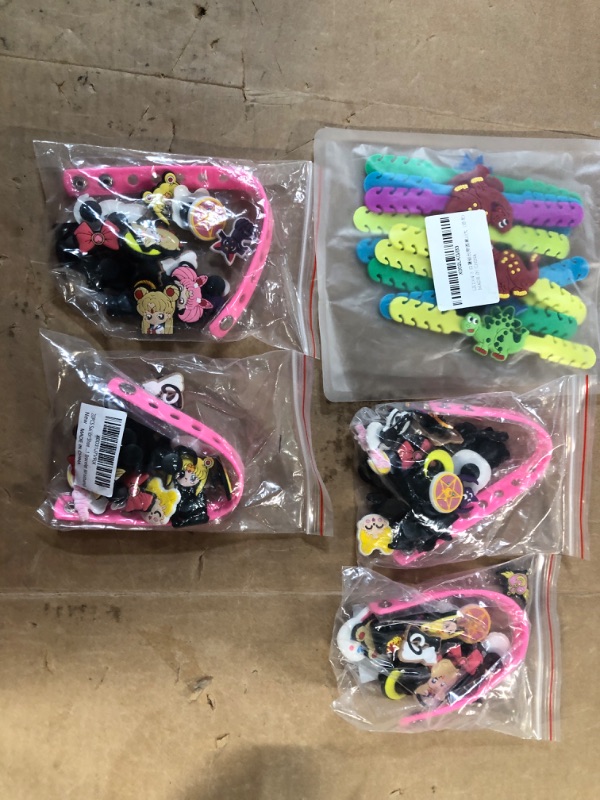 Photo 1 of Assortment of Kids braceletts kits -5