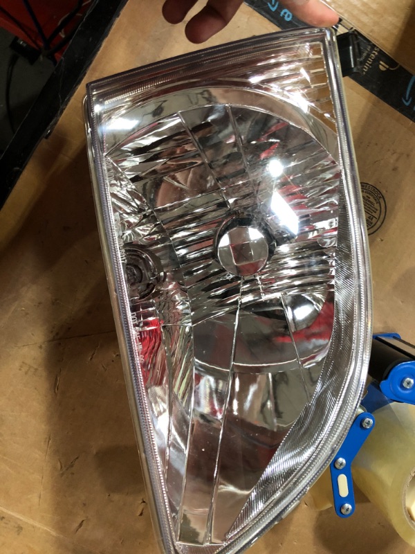 Photo 2 of TYC Right Headlight Assembly Compatible with 2001-2003 Toyota Sienna Passenger Side