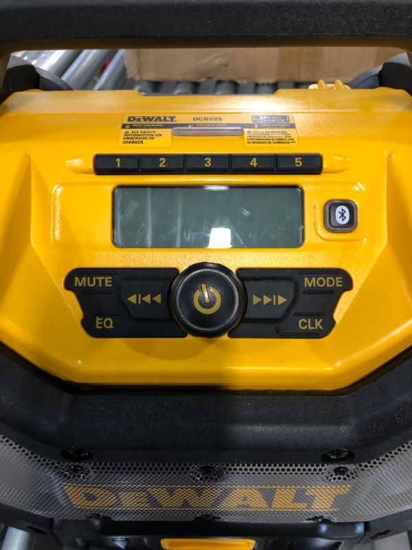 Photo 5 of DEWALT 20V MAX* Portable Radio 