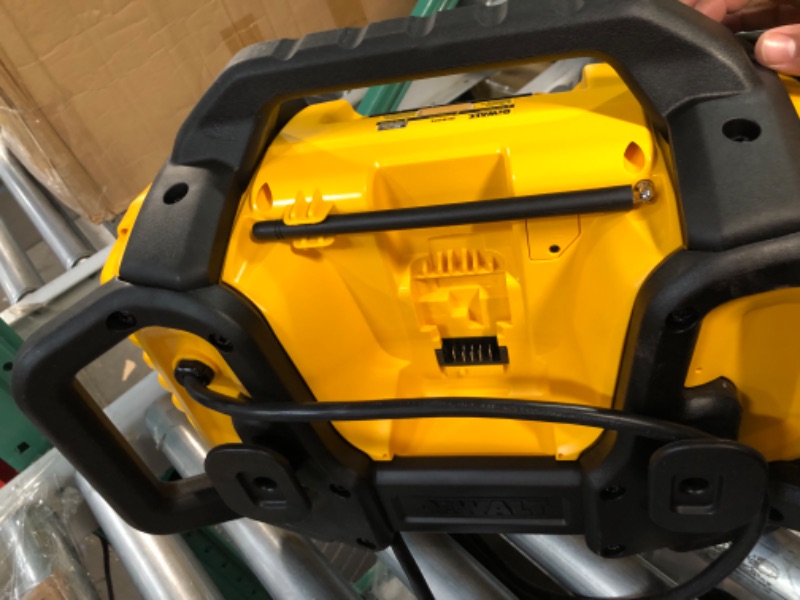 Photo 3 of DEWALT 20V MAX* Portable Radio 