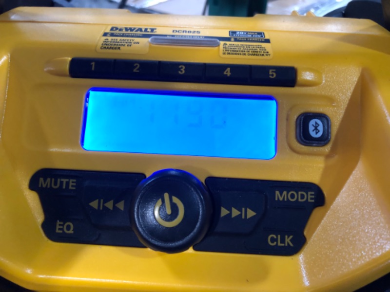 Photo 6 of DEWALT 20V MAX* Portable Radio 