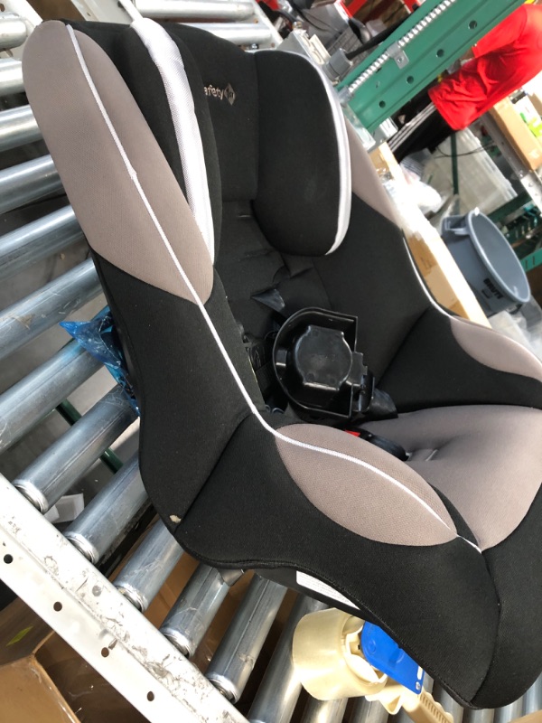 Photo 5 of ***MISSING PARTS - SEE NOTES***
Safety 1st Guide 65 Convertible Car Seat, Chambers