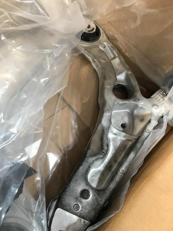 Photo 2 of TUUMOND Front Lower Control Arm Compatible With 2018-2014 Jeep Cherokee [without Off Road Package] MS251184 MS251185