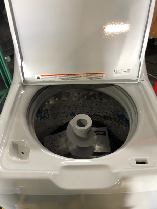 Photo 5 of GE 4.5-cu ft High Efficiency Agitator Top-Load Washer (White)