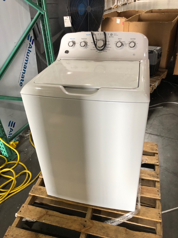 Photo 4 of GE 4.5-cu ft High Efficiency Agitator Top-Load Washer (White)