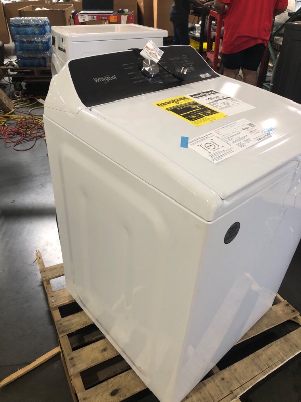 Photo 1 of Whirlpool 4.5-cu ft High Efficiency Agitator Top-Load Washer (White)