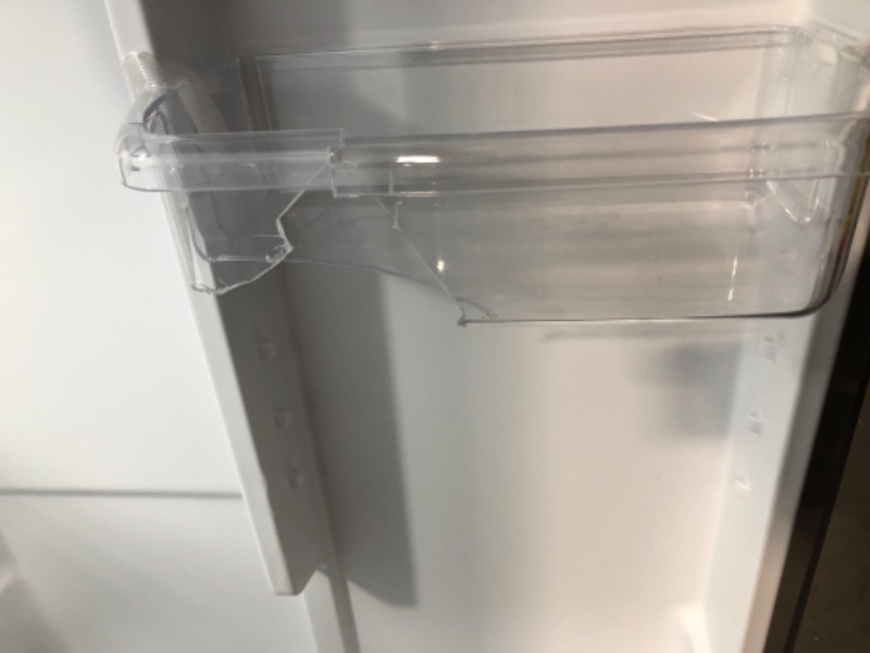 Photo 2 of Whirlpool 20.5-cu ft Top-Freezer Refrigerator (Fingerprint Resistant Stainless Steel)