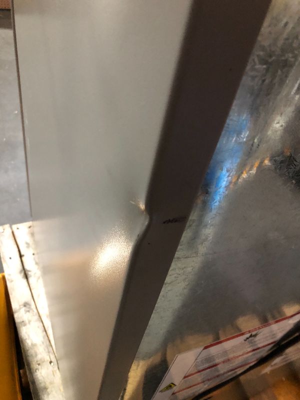 Photo 10 of Whirlpool 20.5-cu ft Top-Freezer Refrigerator (Fingerprint Resistant Stainless Steel)
