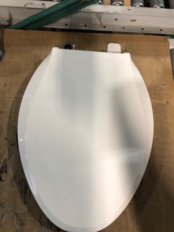 Photo 2 of (Minor damage/ See Notes)  KOHLER 4636-RL-0 Cachet ReadyLatch Quiet Close Elongated Toilet Seat, White 