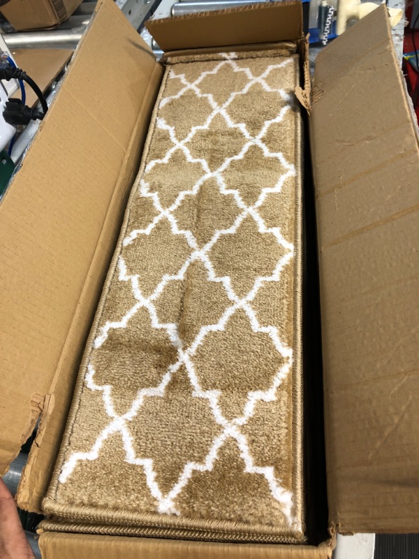 Photo 1 of * see images *
brown and white stair trds. (13 peics) (9 inch x 28 inch)