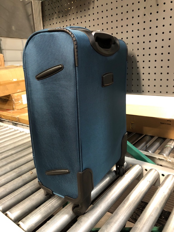 Photo 2 of 20 inch suitcase