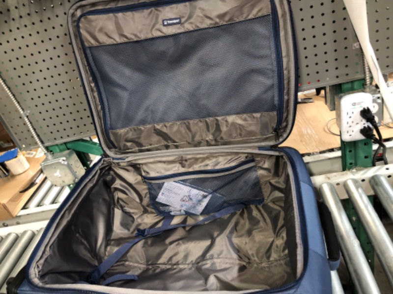 Photo 3 of travelpro 28' suitcase/luggage (blue)