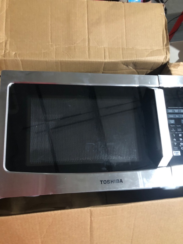 Photo 4 of **PARTS ONLY, NON-FUNCTIONAL** TOSHIBA EM925A5A-SS Countertop Microwave Oven, 0.9 Cu Ft With 10.6 Inch Removable Turntable, 900W, 6 Auto Menus, Mute Function