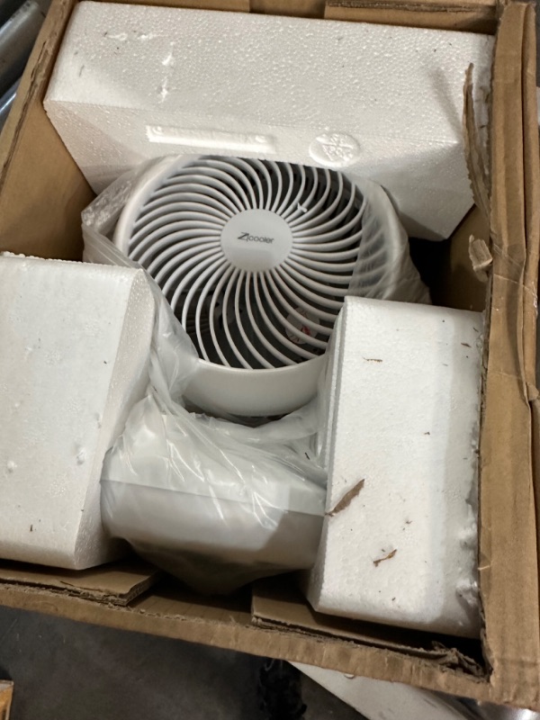 Photo 2 of *USED*  ZICOOLER Fan for Bedroom, 24dB Low Noise Table Fan, Strong Airflow Air Circulator Fan, 70°