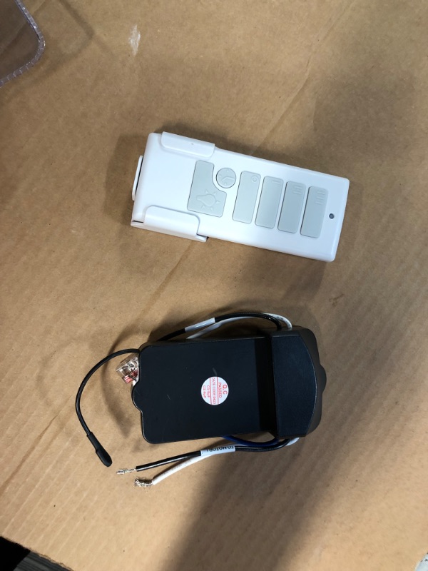 Photo 1 of harbor breeze 40837 off-white handheld universal ceiling fan remote control