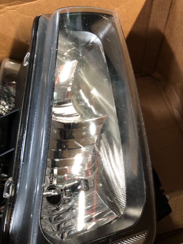 Photo 4 of * USED * Jenuo No-Fogging Headlight Assembly Fit For 03 04 05 06 Chevy Silverado Avalanche 1500 2500 3500/07 Classic, Not Fit For Factory Cladding Body, Left And Right Side (Black Housing Clear Reflector) Black Housing Clear Relfector