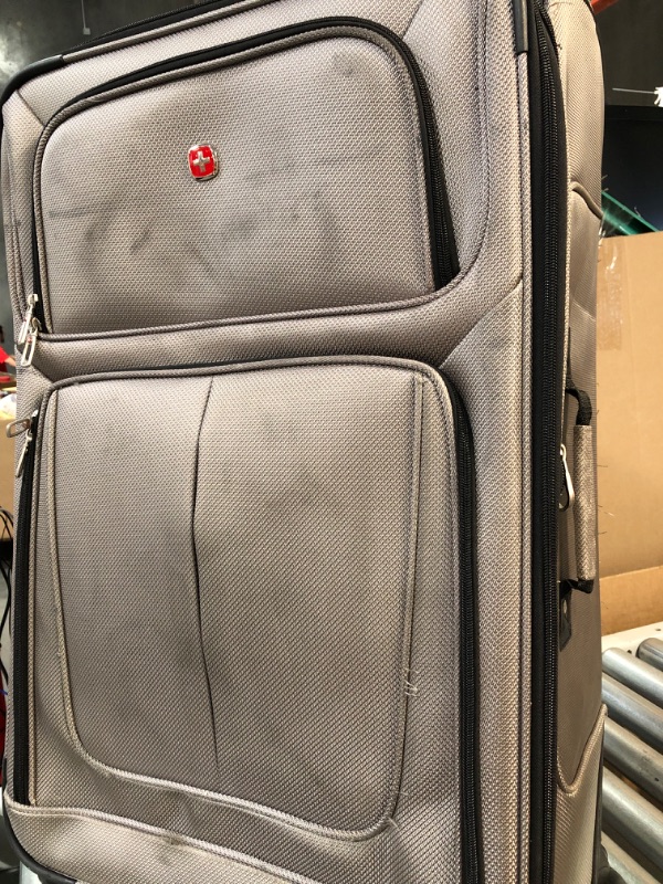 Photo 2 of *USED*SwissGear Sion Softside Expandable Roller Luggage