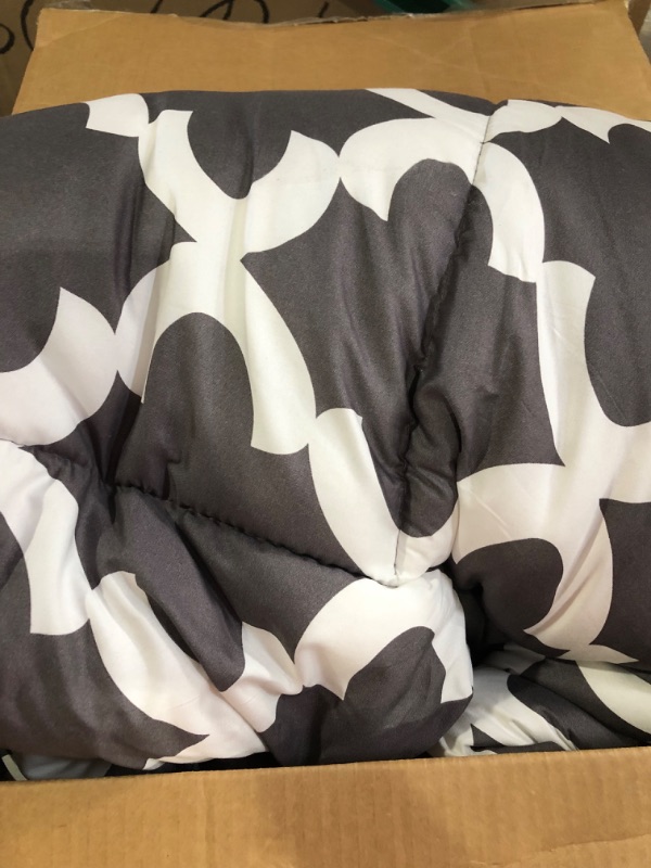 Photo 2 of *USED*Utopia Bedding Queen Comforter 