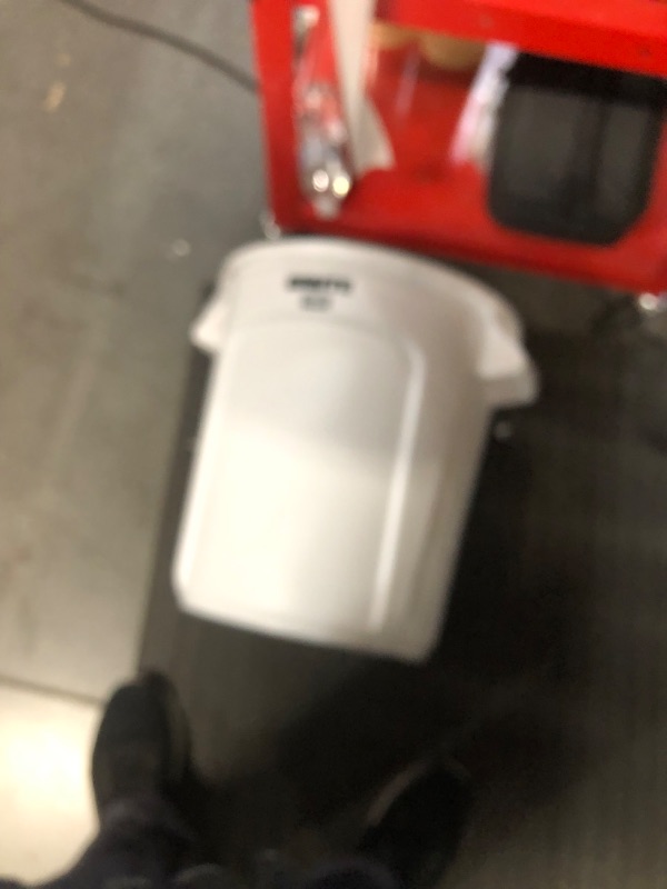 Photo 4 of Brute 10 Gal. White Plastic Round Trash Can x2