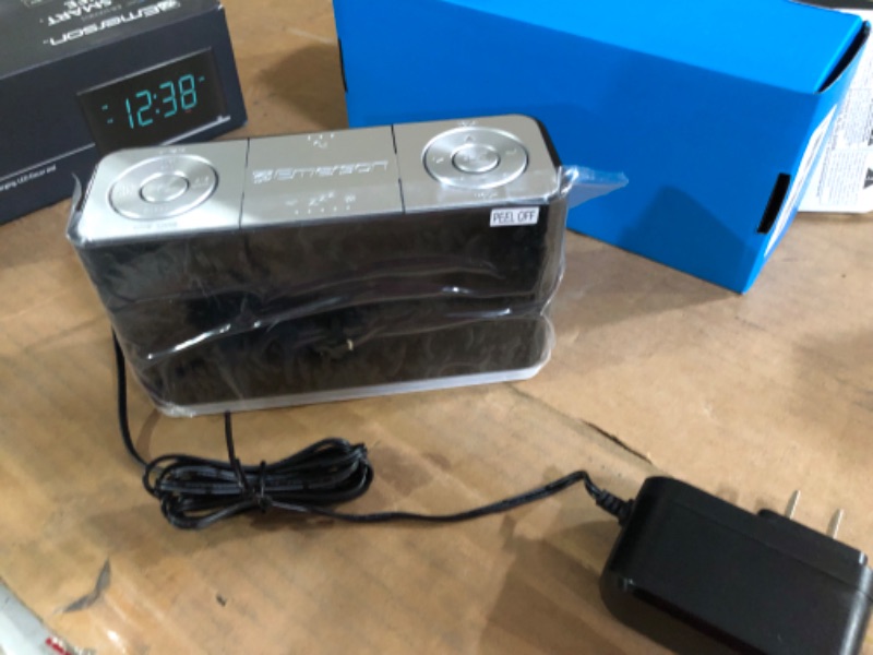 Photo 2 of Emerson SmartSet Alarm Clock Radio with Bluetooth Speaker,