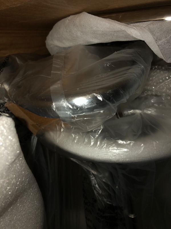 Photo 1 of Huracan Bar Stools Set of 2 White Bar Chairs with Arms Swivel Counter Height Stools Adjustable 