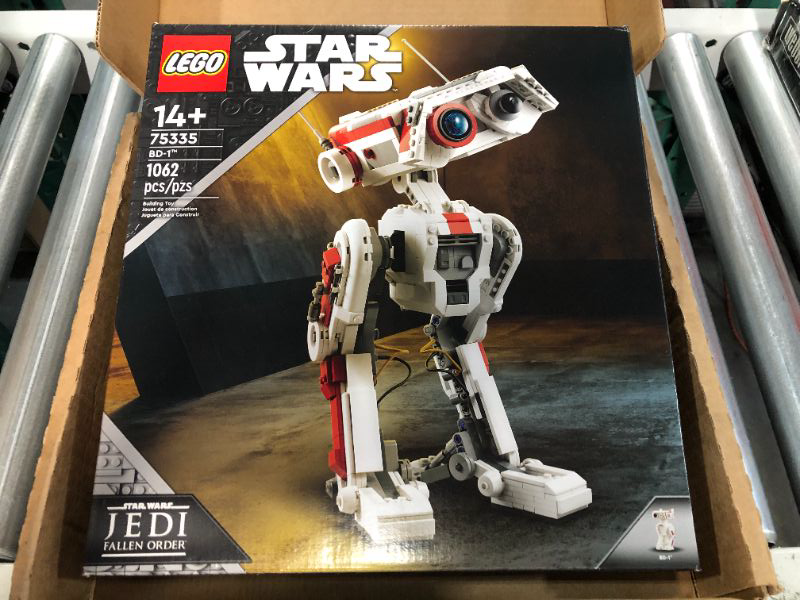 Photo 3 of **NEW**LEGO Star Wars BD-1 75335 Building Toy Set from The Book of Boba Fett for Ages 14+ (1,062 Pieces) FrustrationFree Packaging