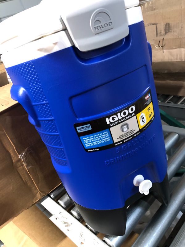 Photo 4 of **NEW**Igloo 5 Gallon Wheeled Portable Sports Cooler Water Beverage Dispenser Majestic Blue 