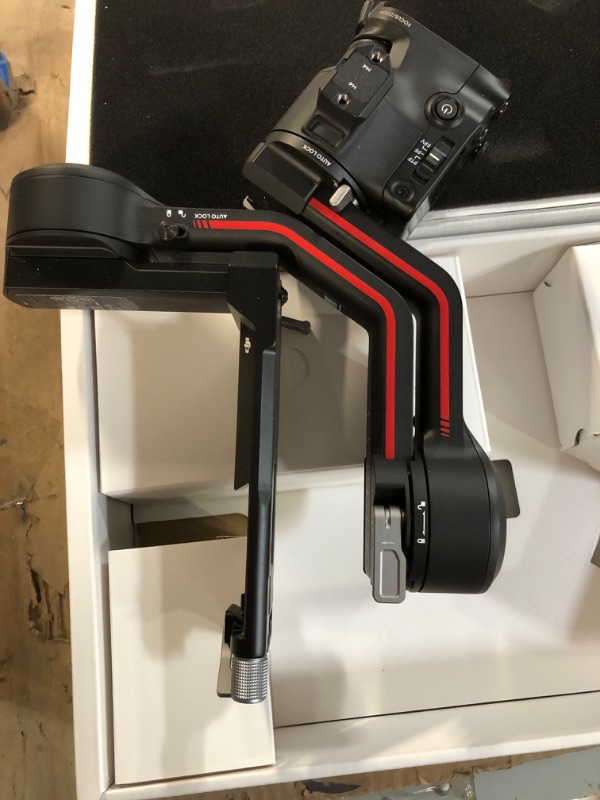 Photo 2 of DJI RS 3, 3-Axis Gimbal for DSLR and Mirrorless Camera Canon/Sony/Panasonic/Nikon/Fujifilm