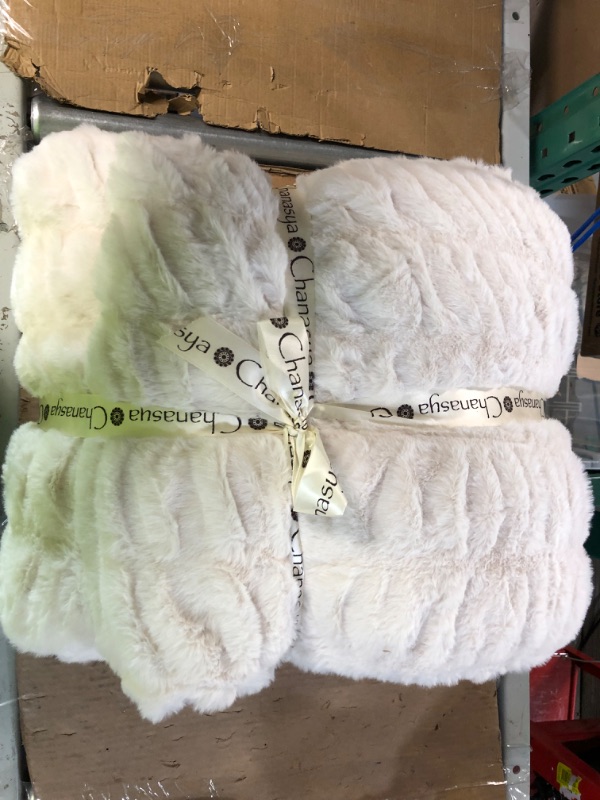 Photo 2 of [Brand New] Chanasya Ruched Luxurious Soft Faux Fur Throw Blanket (King) 