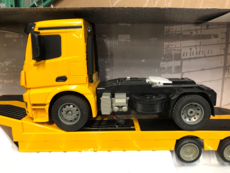 Photo 11 of *SEE NOTES* DOUBLE E RC Semi Truck Toy with Sound and Lights