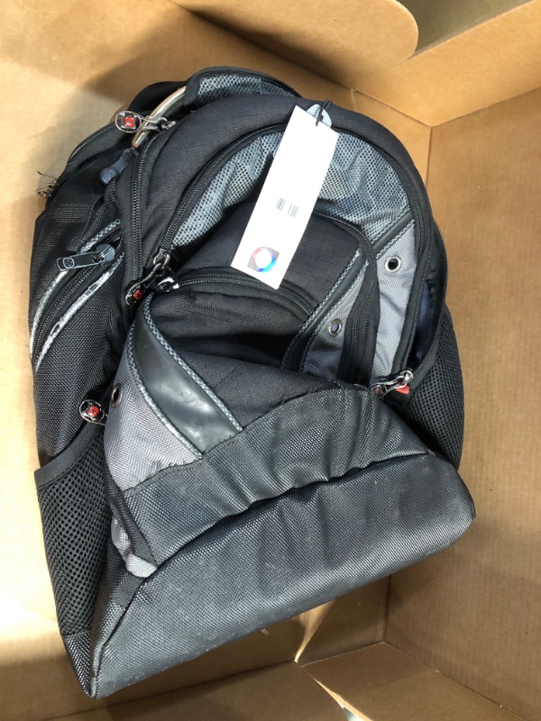 Photo 2 of *USED* Wenger Synergy Backpack, Gray (GA-7305-14F00) Synergy Padded Stabilizing Laptop Bag With Pass-thru