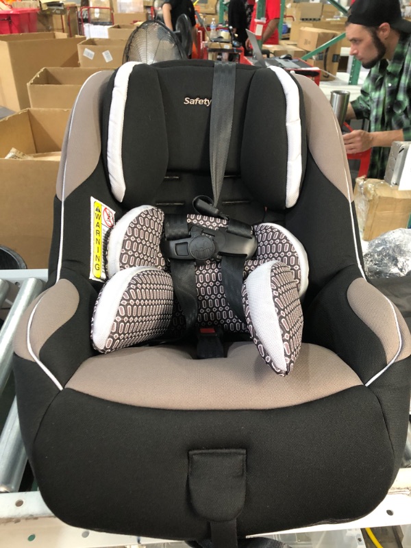 Photo 2 of * USED * 
Safety 1st Grow and Go All-in-One Convertible Car Seat,