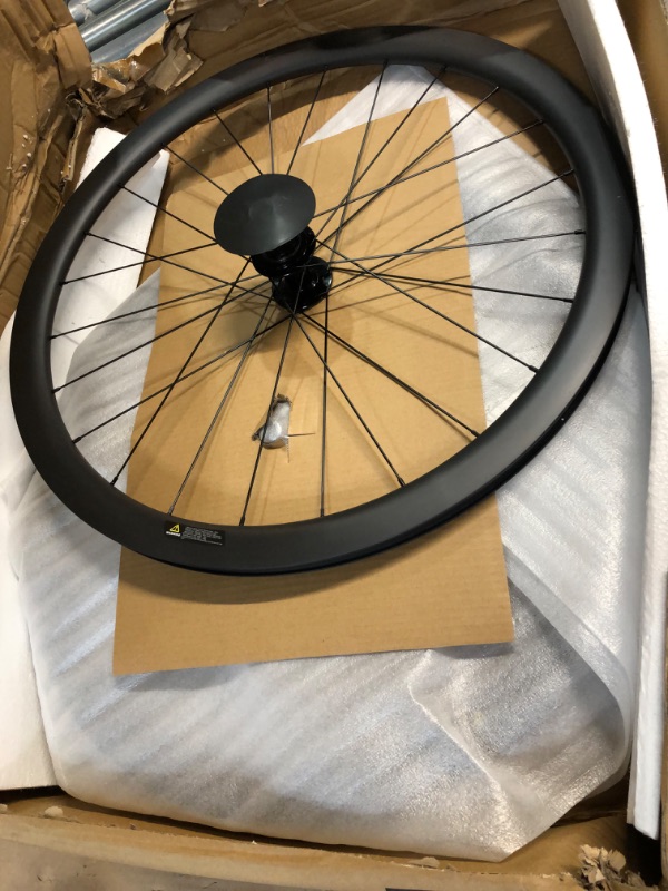 Photo 1 of *Minor Scuff* SUPERTEAM Disc Brake wheelset Center Lock 12 * 100/12 * 142 Tubeless 700C 40mm Depth
